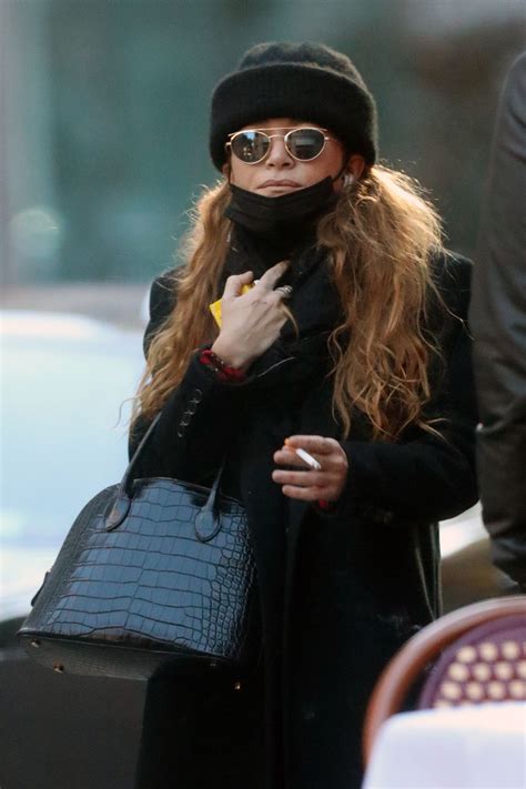 The first pic goes way back to 2003, when the olsens were first venturing into the fashion world with their. MARY KATE OLSEN Out in New York 11/16/2020 - HawtCelebs