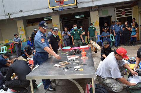 Look Baguio Cops Inspect City Jail For Illegal Drugs Abs Cbn News