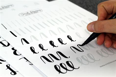 Jeder kann das handlettering lernen! {Handlettering} Brush Lettering - Anleitung für Anfänger + kostenlose Übungsblätter | Lettering ...
