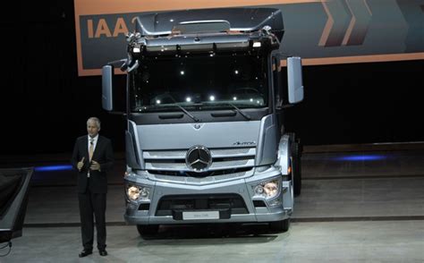 IAA 2012 Daimler präsentiert neue Nutzfahrzeuge verkehrsrundschau de