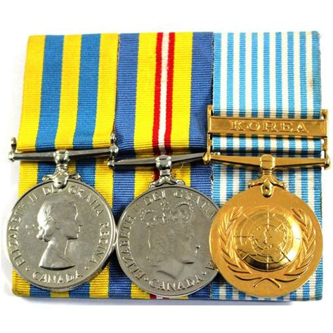 Estate Lot Of 3x Korean War Medals With Pristine Ribbons The Medal On