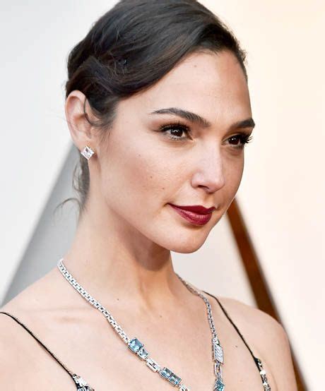 Stunning Beauty Looks From The 2018 Oscars Loose Finger Waves And A