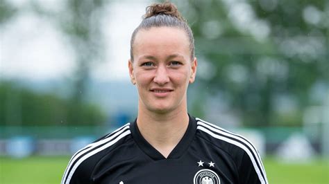 Weitere ideen zu deutsche frauen nationalmannschaft, nationalmannschaft, deutsch frauen. Frauen-WM 2019: Deutschland-Kader mit allen Spielerinnen ...