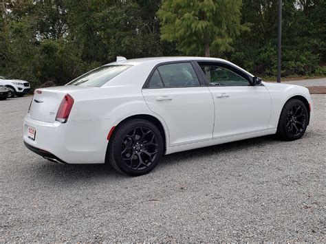 Pre Owned 2019 Chrysler 300 Touring 4d Sedan In Beaufort L655294