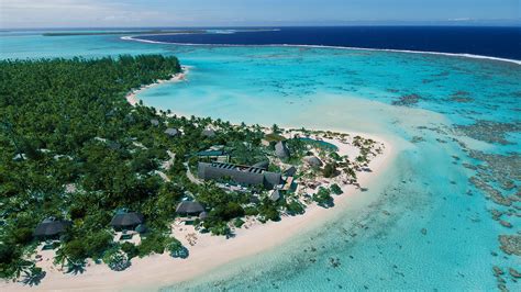 Marlon with his tahitian family, his third wife tarita, his daughter cheyenne and his son teihotu. French Polynesia: Marlon Brando's private island becomes a ...