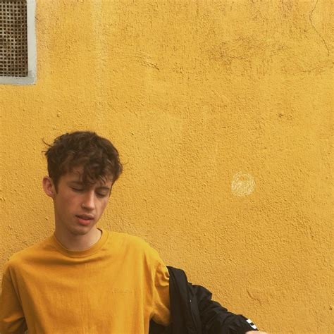 Pinterest Divinika I Think This Is Troye Sivan But Im Just Pinning