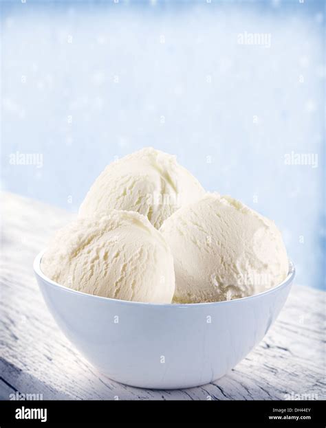 Vanilla Ice Cream Scoop Wallpaper