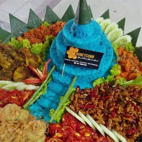 Kalau disajikan bersama nasi lemak pun sedap. HONEYCOMB CATERING SERVICE JAKARTA: Nasi Tumpeng