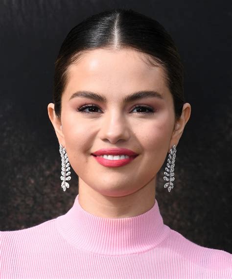 Selena Gomez Beauty Line How To Shop Rare The Makeup Brand