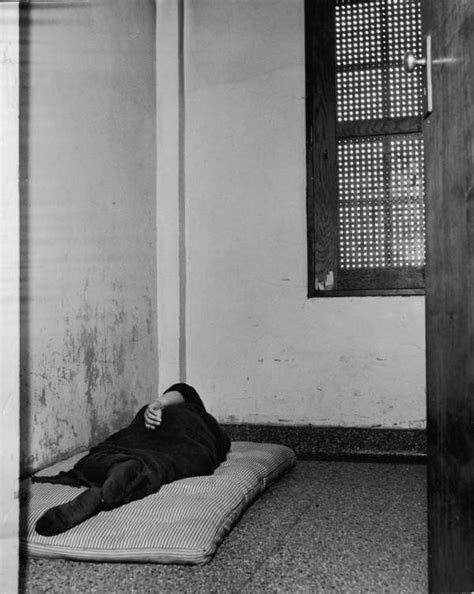 Haunting Photos Taken Inside Mental Asylums Of Decades Past