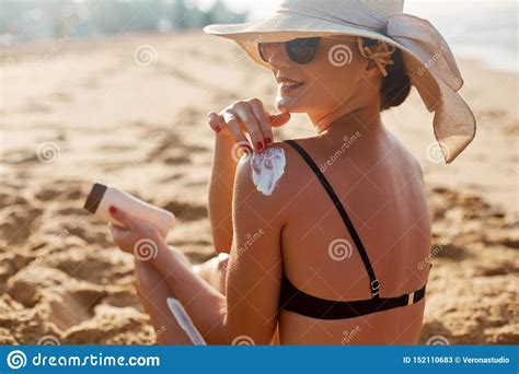 Beauty Woman Applying Sunscreen Creme On Tanned Shoulder Skincare Stock Image Image Of