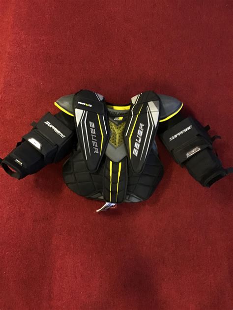 new bauer supreme 2s pro goalie arm and chest protector pro stock size senior small sidelineswap