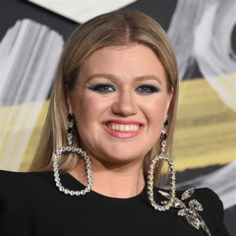 Swashvillage Kelly Clarkson Biography