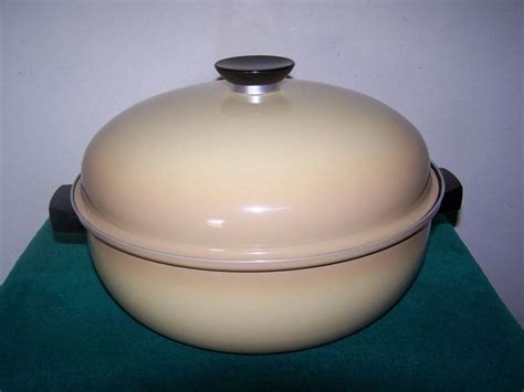 Large Vtg Regal Ware Round Roaster Pan Pot Teflon Gold Aluminum In