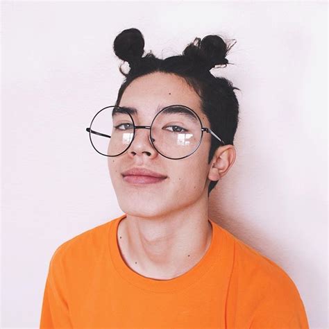 This picture is taken from conans twitter, he is wearing a shirt with his own artwork on it (pretty, isn't he? blahaha im a squirrel | Conan gray, Conan gray aesthetic ...