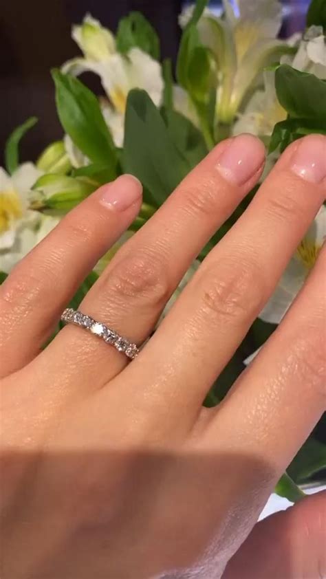 Видео Кольцо с бриллиантами Свадебные ювелирные украшения
