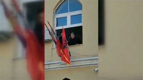 Kryetari i Komunës së Preshevës ngre flamurin kuqezi çdo vit më