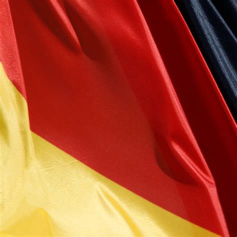Státní znak německa tvoří černá orlice s červenou zbrojí na žlutém štítu. Německo Vlajka - Nemecko Vlajka Nemecko Inter Flag S R O ...