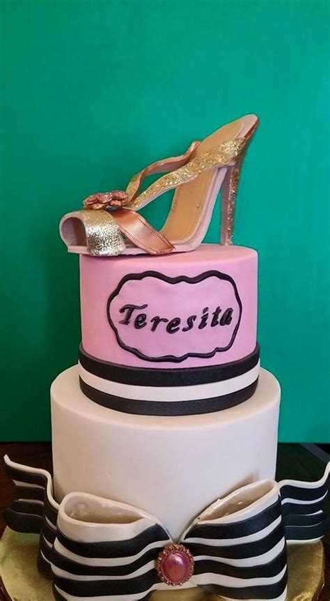 Fashionista Cake Decorated Cake By Bespoke Cakes Cakesdecor