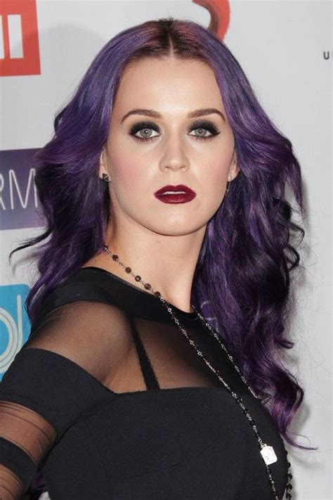 Katy Perrys Middle Part Wavy Hairstyle Dark Purple Hair ♥ Pinterest