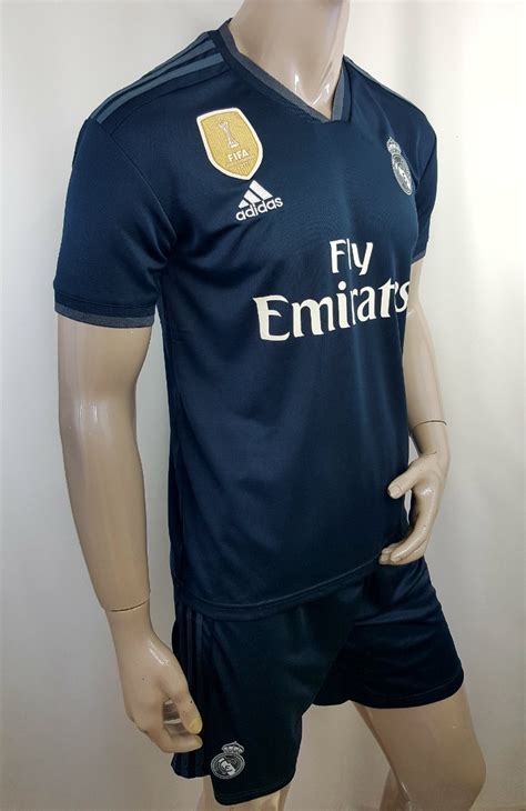 Este jersey de local le rinde homenaje a los diseños sencillos y audaces del pasado. Jersey + Short Real Madrid Nuevo 2018 Visitante Remate - $ 399.00 en Mercado Libre