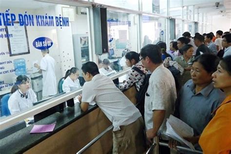 Lực lượng chức năng hướng dẫn người dân rời khỏi khu vực. Đặt lịch khám bệnh tại bệnh viện hòa hảo | Blog