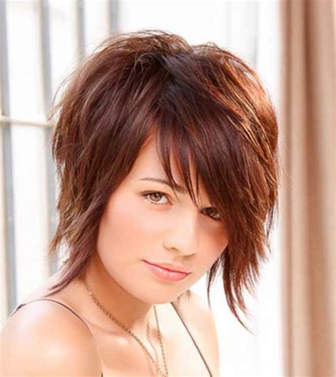 40 Classic Short Hairstyles For Round Faces