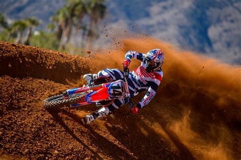 Each step to becoming a motorcross racer is a vital part, and none of them should be skipped or passed over as unimportant. 2016 CRF450R Race Bikes & Team Honda HRC Presents 2016 ...
