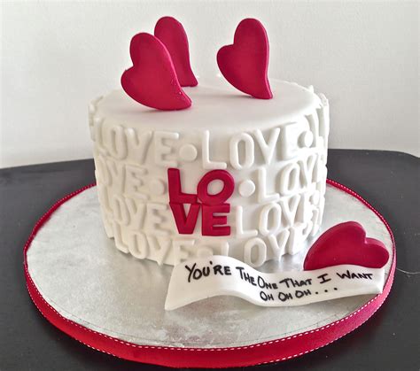 Order valentines cake online now. 10anniversario | Valentines day cakes, Cake for boyfriend, Birthday cake for boyfriend