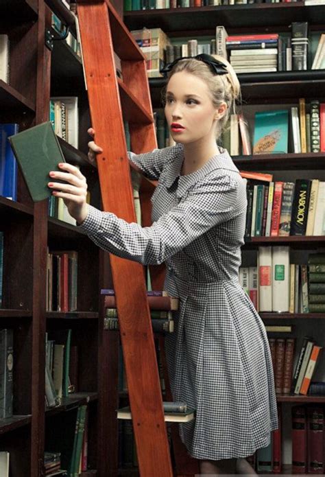 librarian style cute dresses beautiful dresses pin up small town girl woman reading estilo