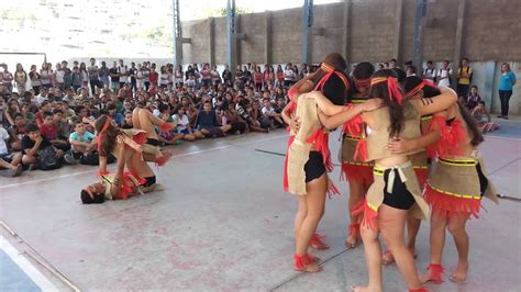 Somos fortes, unidos e guerreiros, somos indios, que sobrevivemos à selva de pedra que ergueram sobre nos. Dia do Índio - Apresentação Cultural - 2015 - YouTube