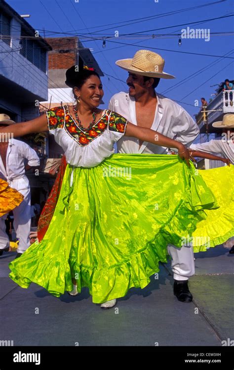 Mexican Woman Woman Mexican Man Man Couple Dancer Dancers