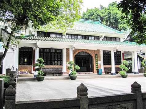 Her father lived and studied in usa in the earlier 90s. Mo Kader Travel - Lighthouse Mosque | Huaisheng Mosque| China