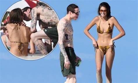 Kaia Gerber And Pete Davidson PICTURE EXCLUSIVE The Model 18 Flaunts