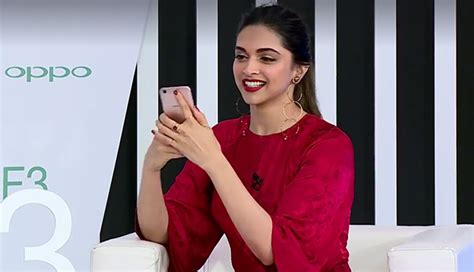 Want Stylish Selfies Like Deepika Padukone Take Notes People