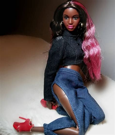 Pin By Cláudia Roberto On Dolls Afro Aa 1 Barbie Girl Doll Barbie Top Diva Dolls