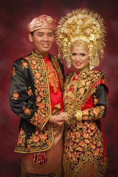 Pengantin Adat Minangkabau Pakaian Pernikahan Adat Minangkabau Biasanya