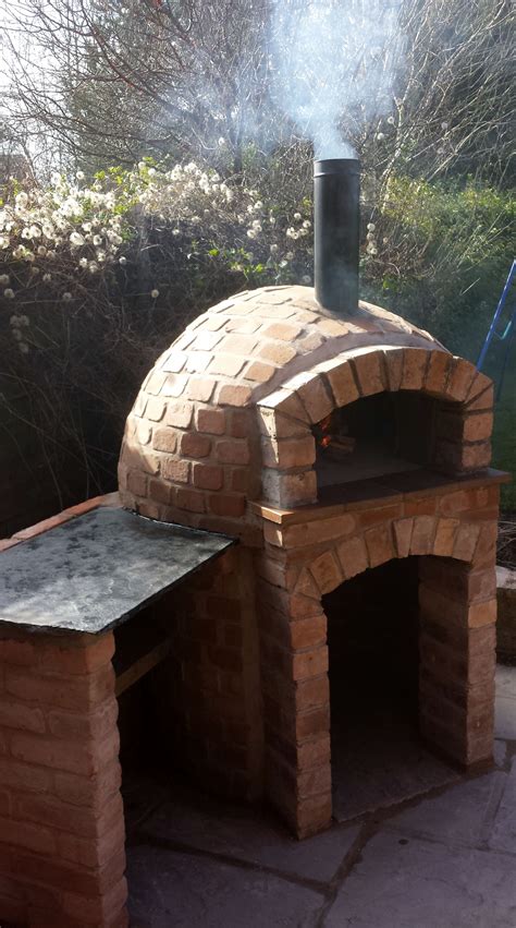 Woodburning Pizza Oven With Brick Finish Diy Pizza Oven Pizza Oven