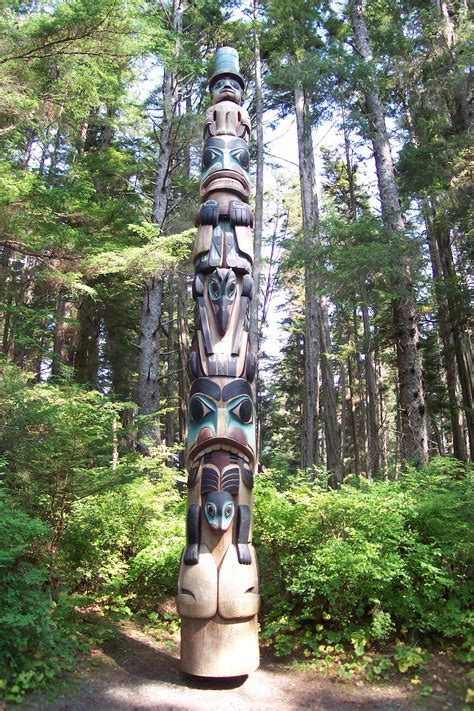 File Native Alaskan Totem Pole Wikimedia Commons