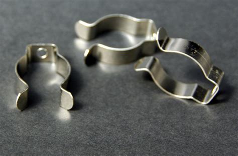 Besides the standard range of fixation clips, wkk also offers you the possibility to have clips custom made to meet your specific requirements. WIPCréer un Levier de vitesse pour PC