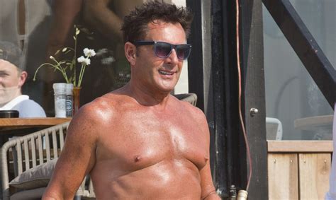 Corazón keepin' the dream alive now that you're gone for good see all the clouds go by here in the pale moonlight WAT ERG! GERARD JOLING ZWAARGEWOND AAN GROTE TEEN! - Retecool