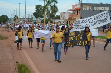 Manifesto pacífico Família e amigos de vítimas assassinadas pedem justiça