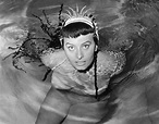 Glamorous Sophia Loren poses in a swimming pool in her bikini in 1954 ...