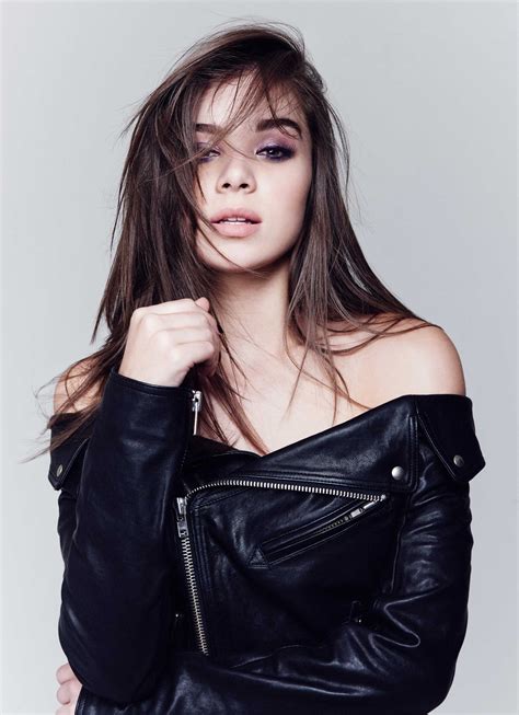 Indulge Your Daily Needs For Celebrity Pictures Hailee Steinfeld Celebrities Female Favorite