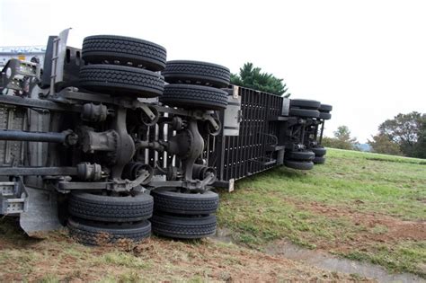 5 Of The Most Common Causes Of Truck Accidents Techicy