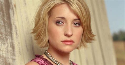Smallville Actress Allison Mack Gets Three Years Or Months In Nxivm