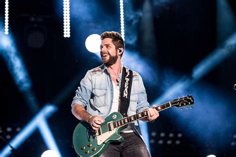 Thomas Rhett Scores 11th No1 With Life Changes Announces Deluxe
