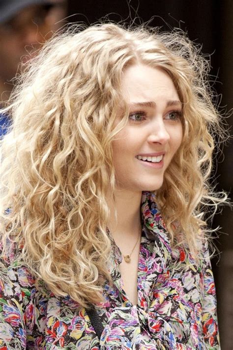 First Look Annasophia Robb In The Carrie Diaries Trailer