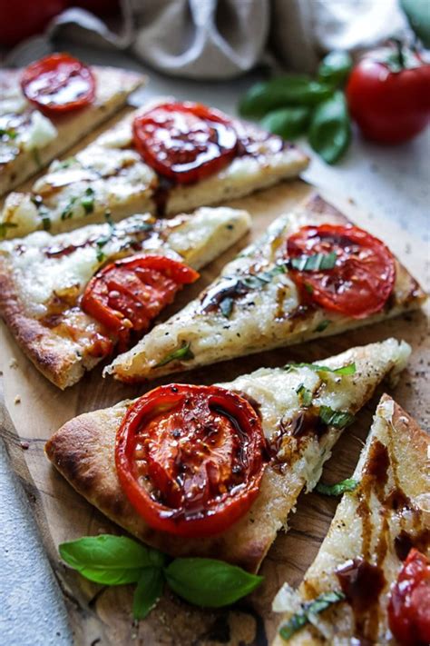 Quick Flatbread Pizza Margherita • Happy Kitchen