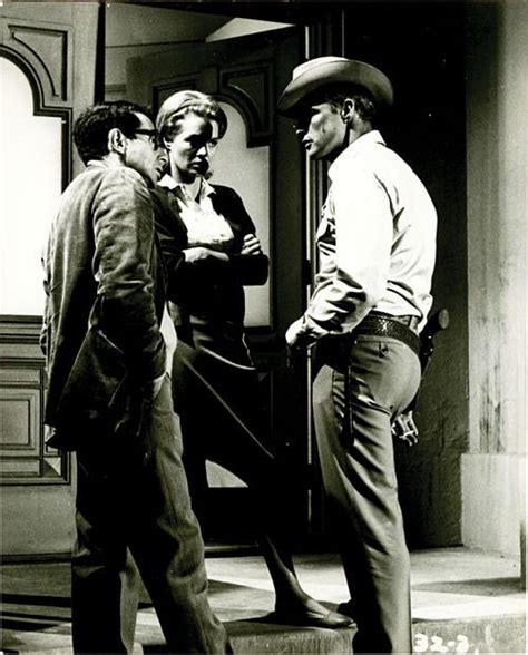 Director Arthur Penn With Angie Dickinson And Marlon Brando On The Set Of The Chase 1966